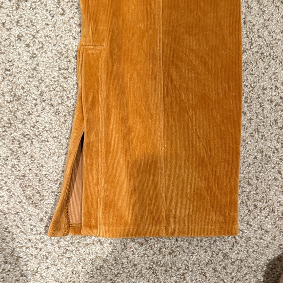 Alo Yoga stretchy corduroy pants with pockets and elastic waist - Picture 3 of 4